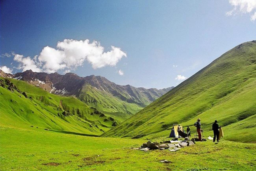 Dayara Bugyal Trek Package
