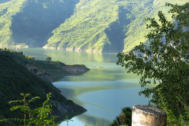 Rishikesh to Tehri Taxi Service